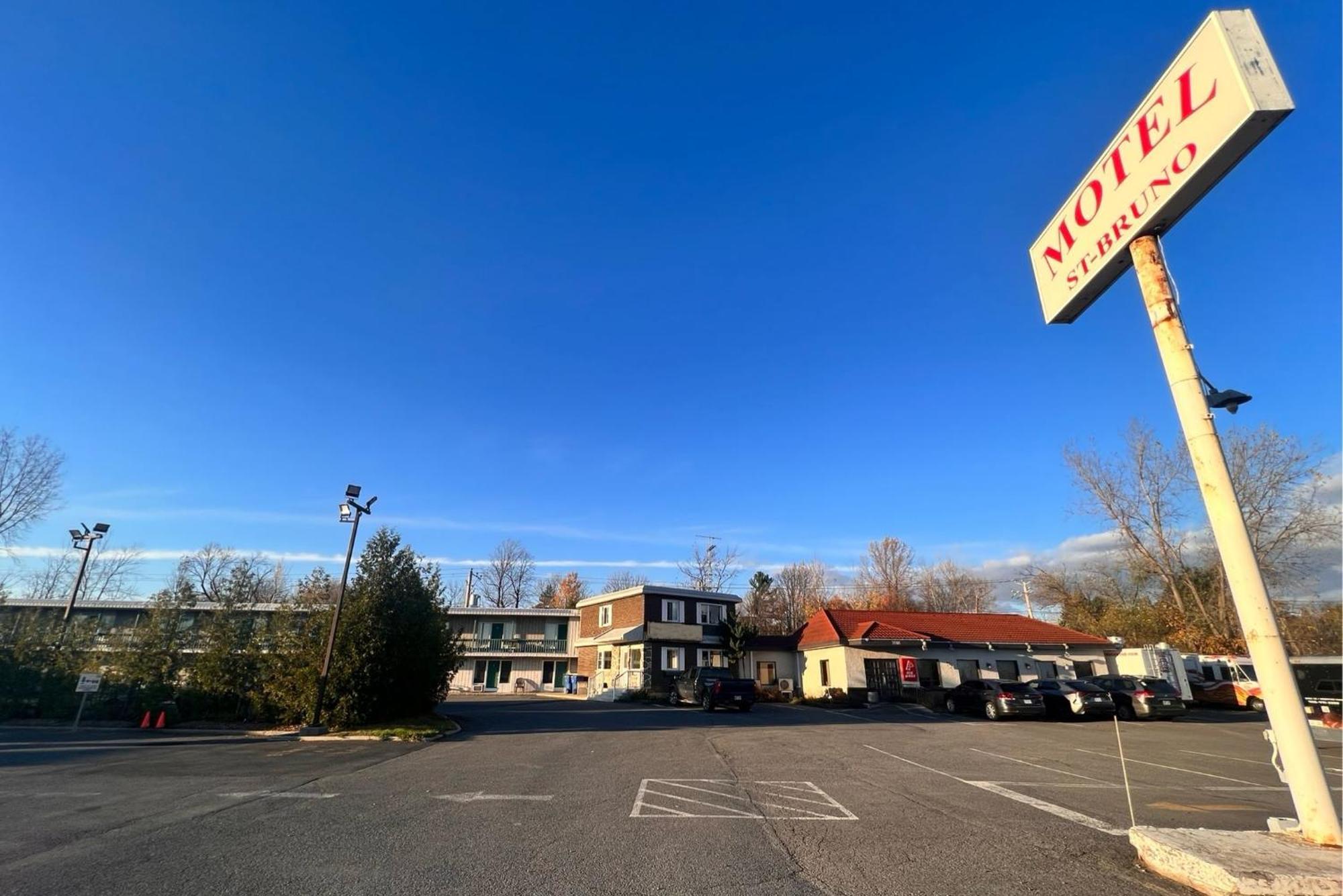 Motel Saint Bruno ภายนอก รูปภาพ